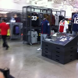 Nike Company Store - Beaverton, OR - Yelp