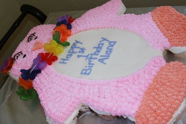 Luau Penguin Pull-Apart Cupcake Cake Luau Penguin Pull-Apart Cupcake Cake