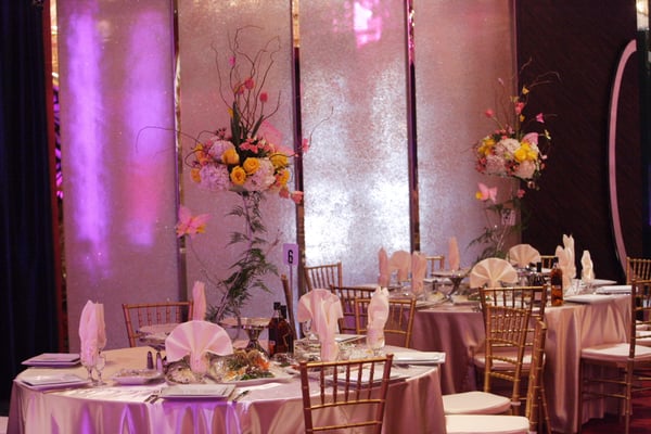 Legends show lounge banquet hall decor . valuepappa.com Décor Banquette Hall