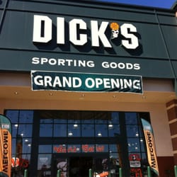 docks sporting good hours